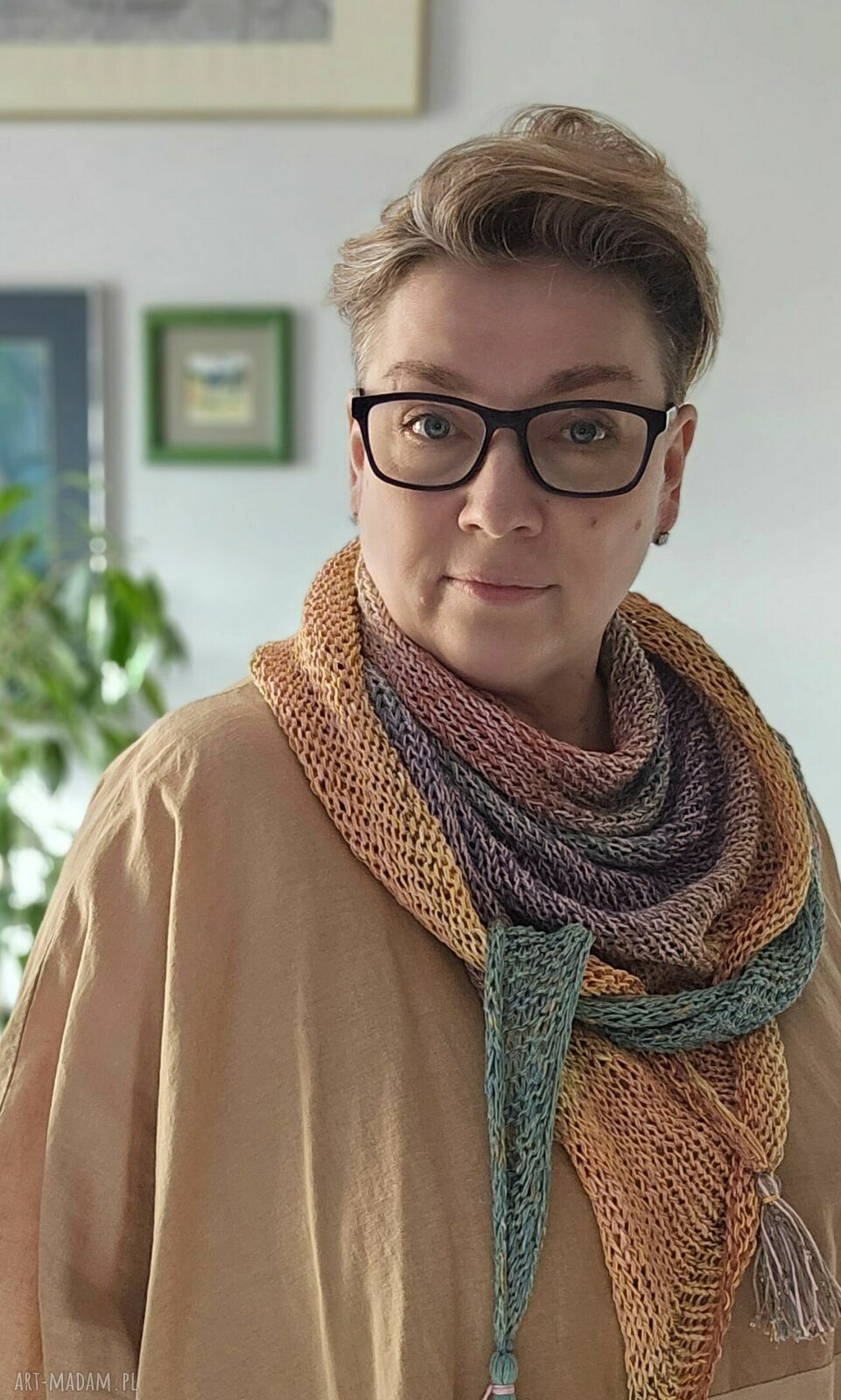 Lniana chusta boho z chwostami - ręcznie robiony szal na drutach