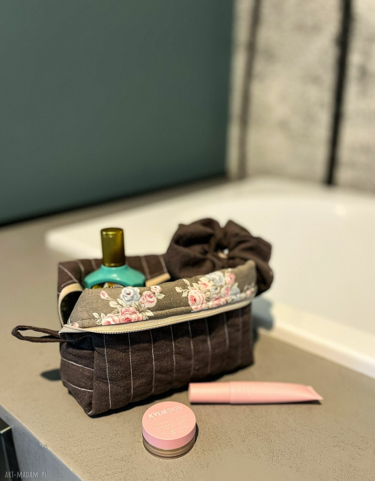Lniana kosmetyczka box z gumką scrunchie - praktyczny zestaw prezentowy