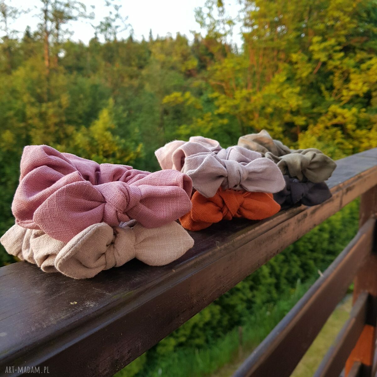 Lniane scrunchies z kokardką - ozdoba do włosów na co dzień i na wieczór