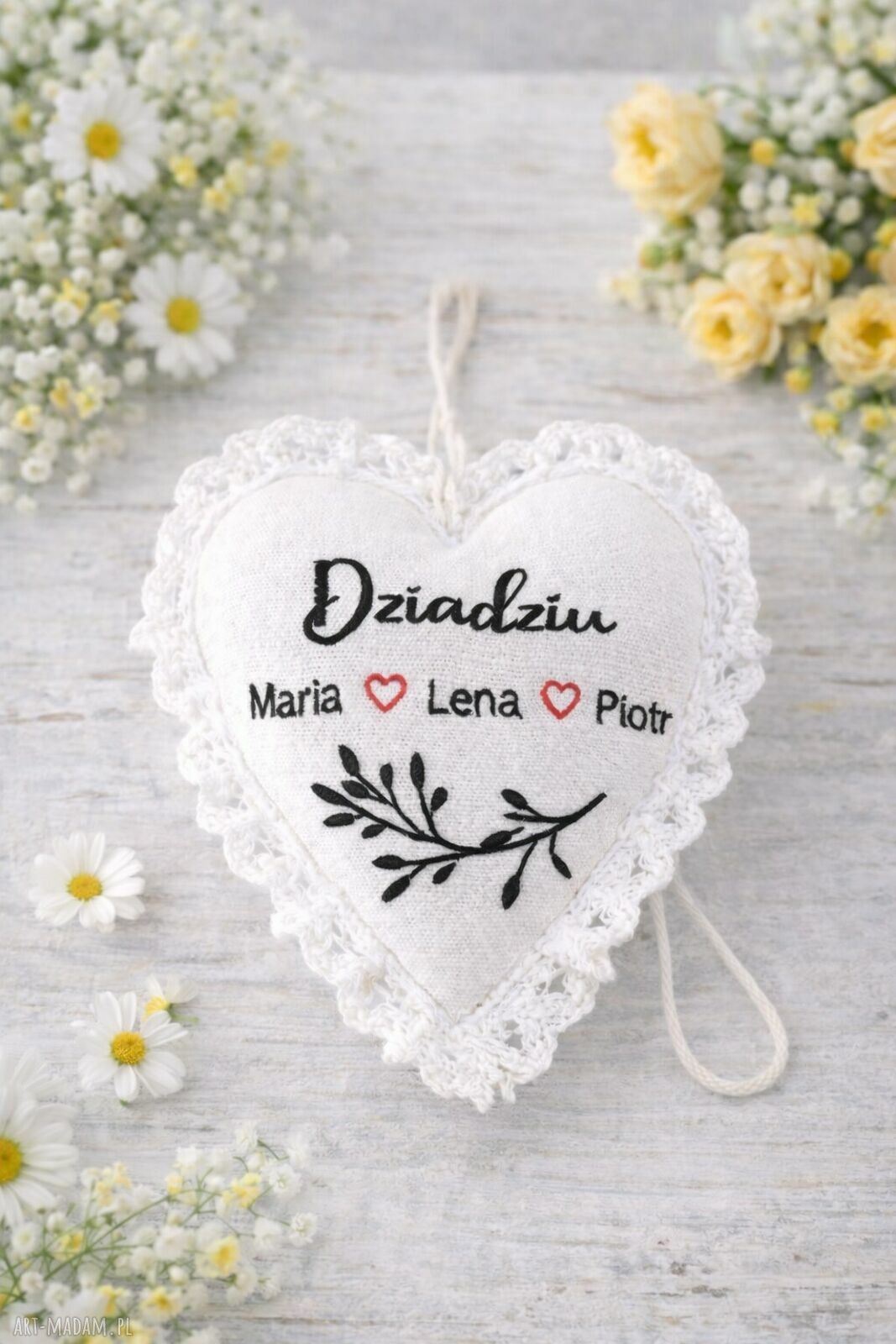 Lniane serce z haftem personalizowanym na Dzień Babci i Dziadka