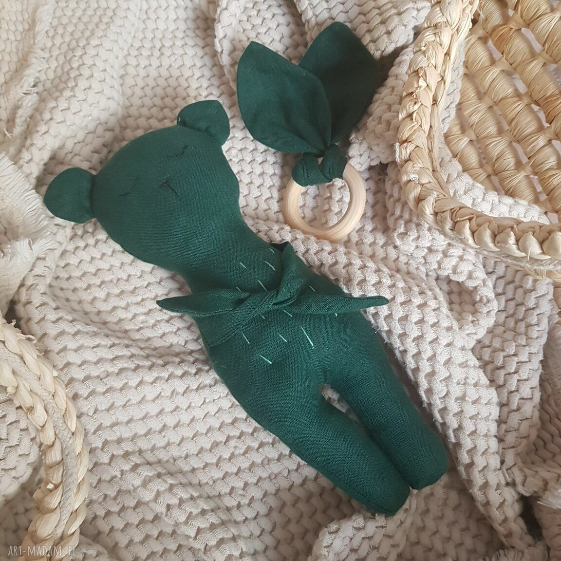 Lniany miś z gryzakiem dla niemowląt - zielony, ręcznie szyty (ok. 28 cm)