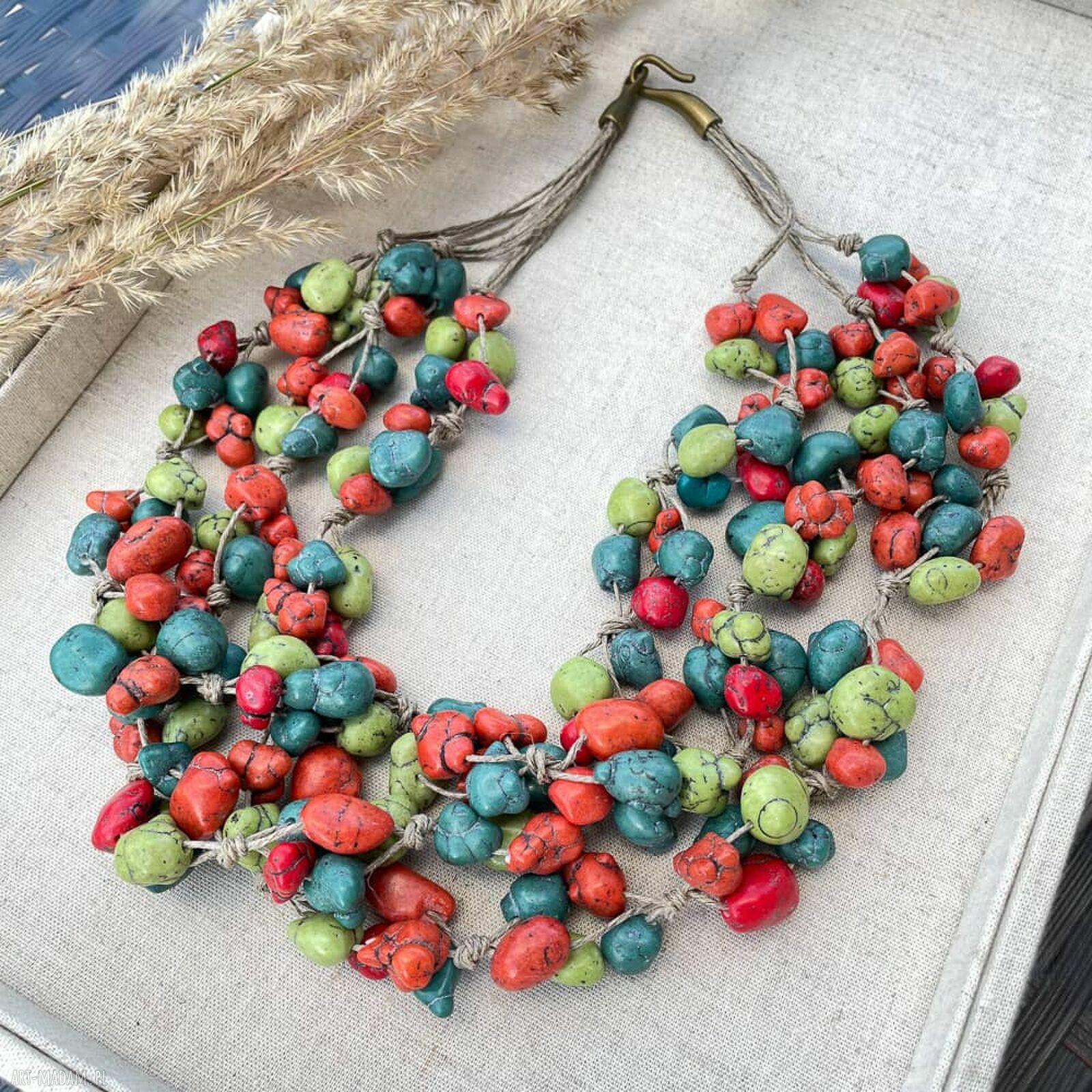 Lniany naszyjnik z howlitem - eko biżuteria handmade