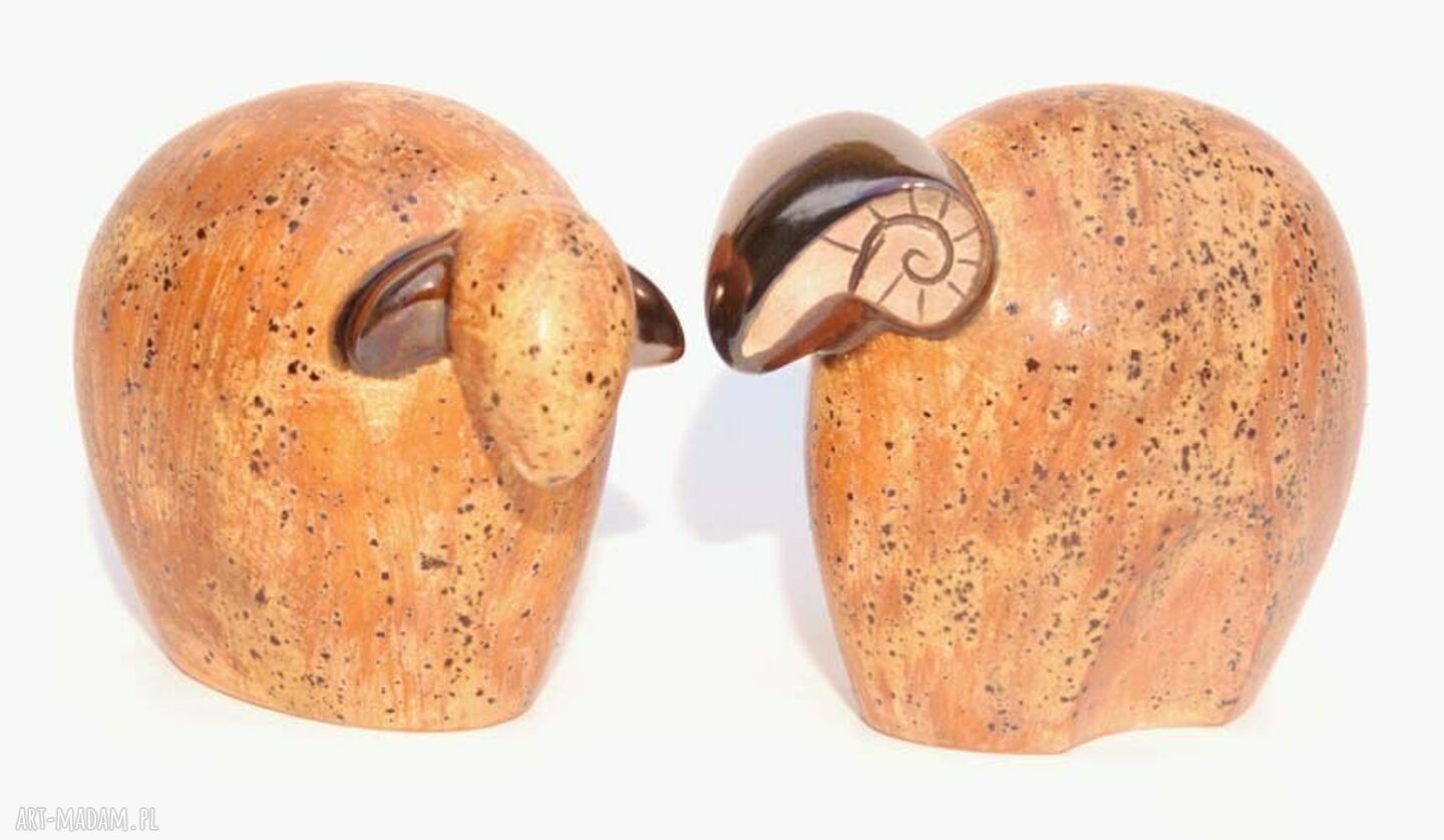 Ceramiczny zestaw „Łowca”: baran i owca - ręcznie malowane szkliwami 12 cm
