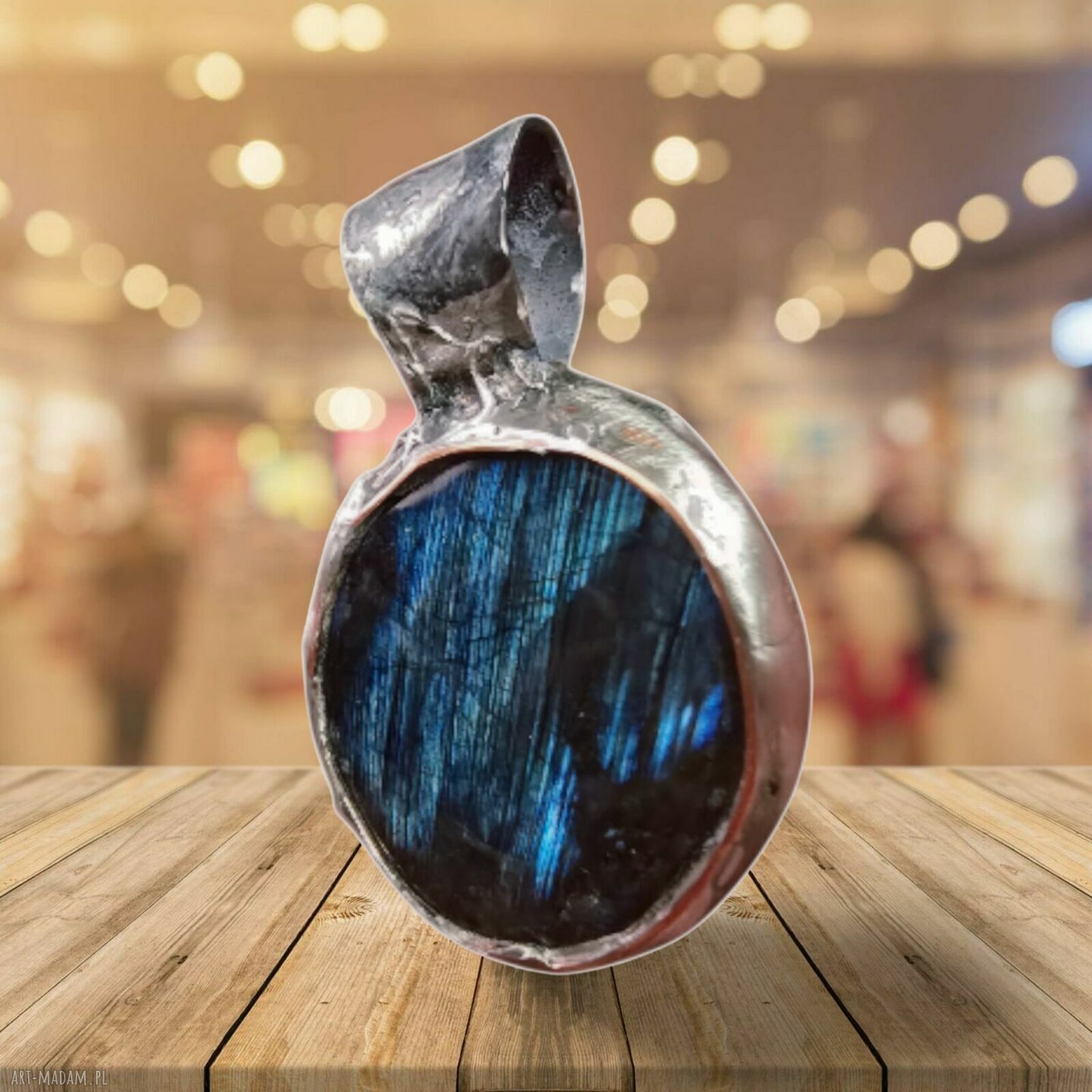 Wisior z labradorytem Aurora Borealis „Łowca Światła” - miedziana metaloplastyka