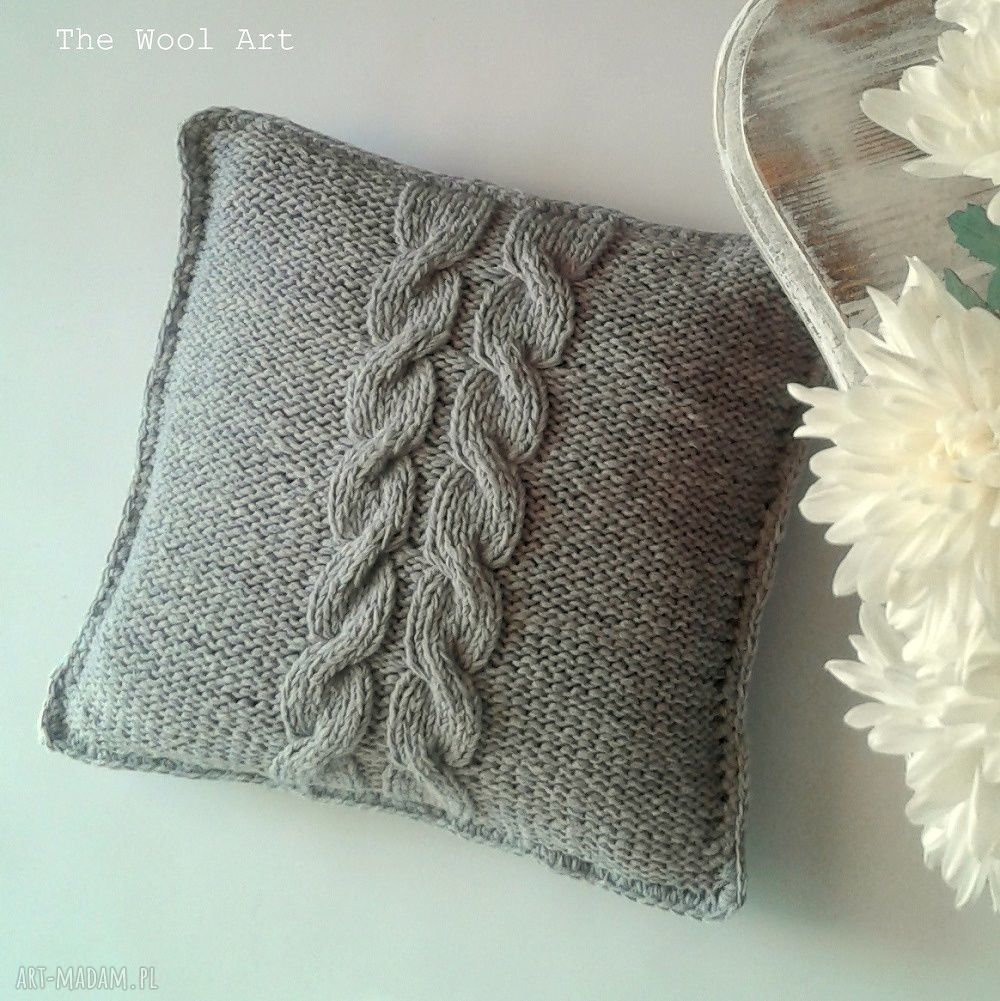 poszewka poduszka szary dom łóżko dziergane przedmioty