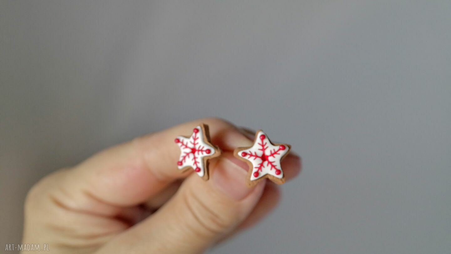 Kolczyki pierniczki kawaii na Boże Narodzenie - lekkie i antyalergiczne