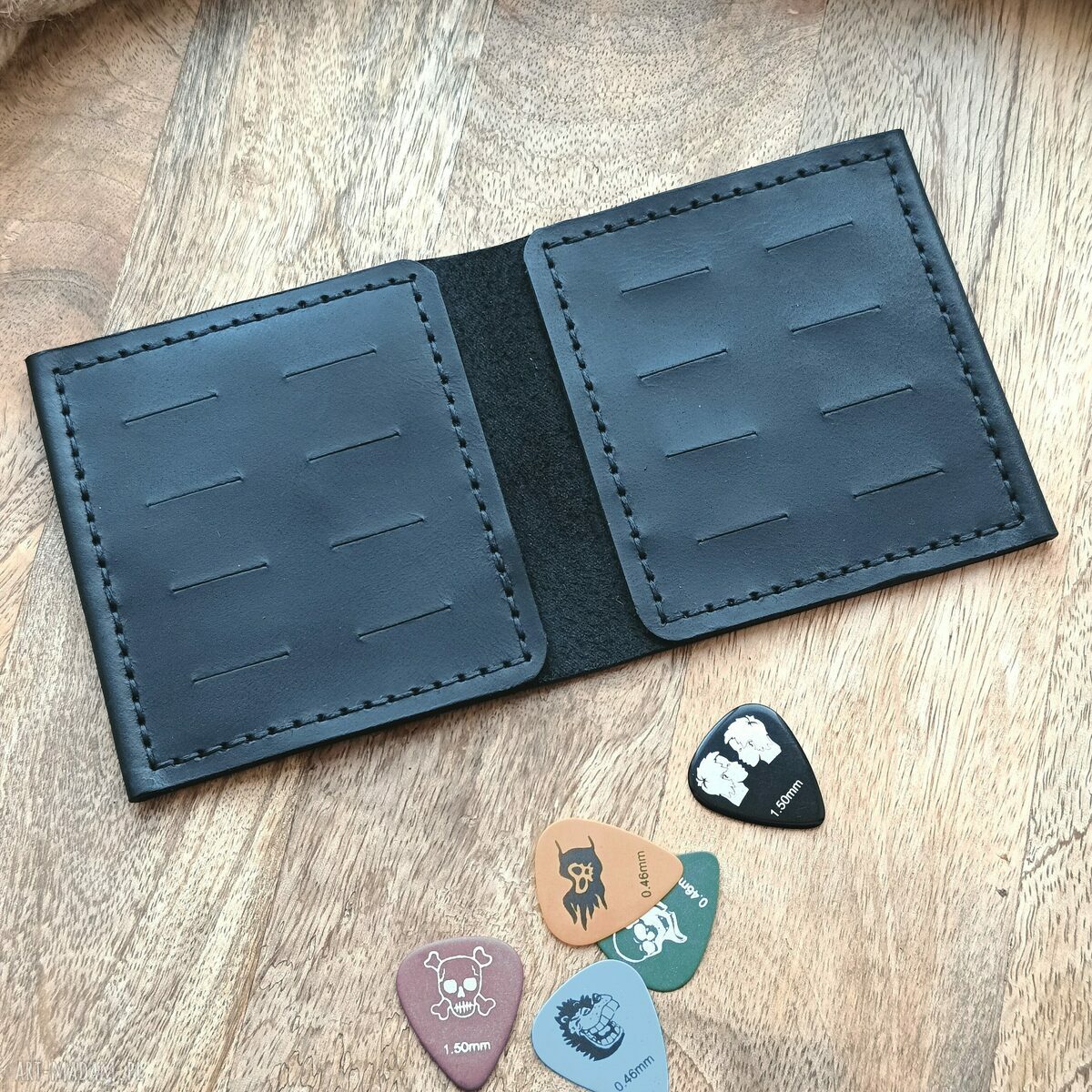 Skórzane etui na kostki do gitary - 16 szt. z personalizacją