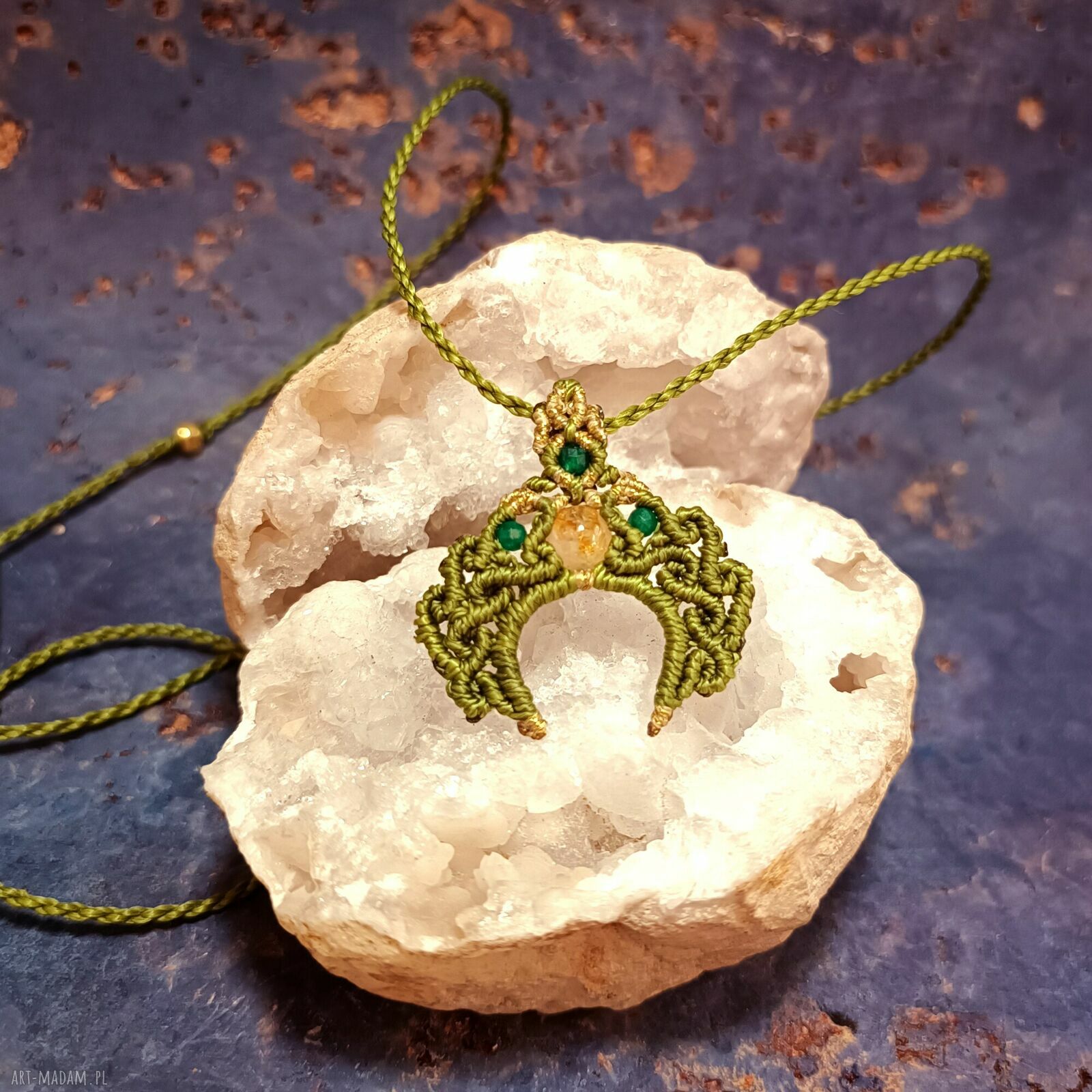 LUNULA - naszyjnik sierp księżyca z szmaragdem i cytrynem w makramie