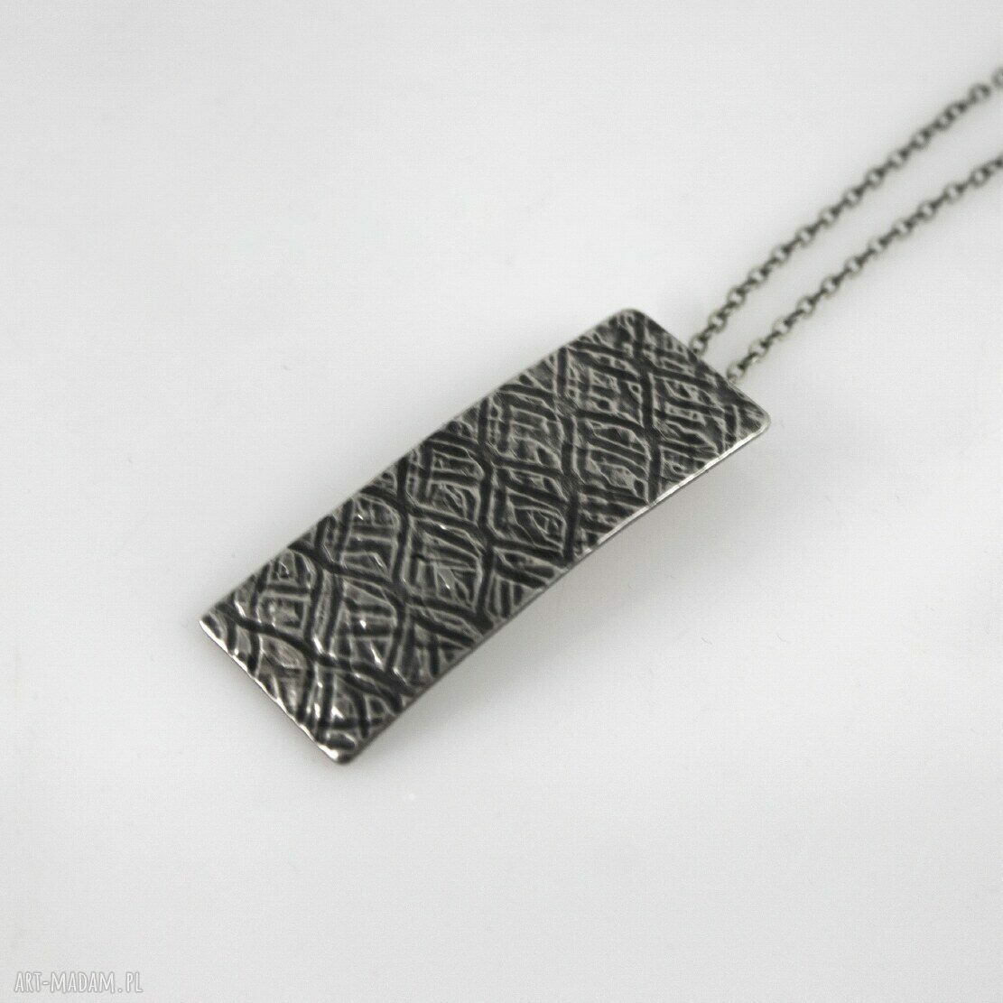 Minimalistyczny metalowy wisiorek "Łuska" w kolorze srebra (OOAK)