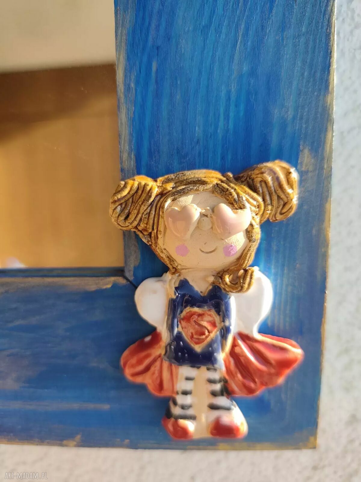 Ręcznie robione lustro w drewnianej ramie z ceramicznym aniołem