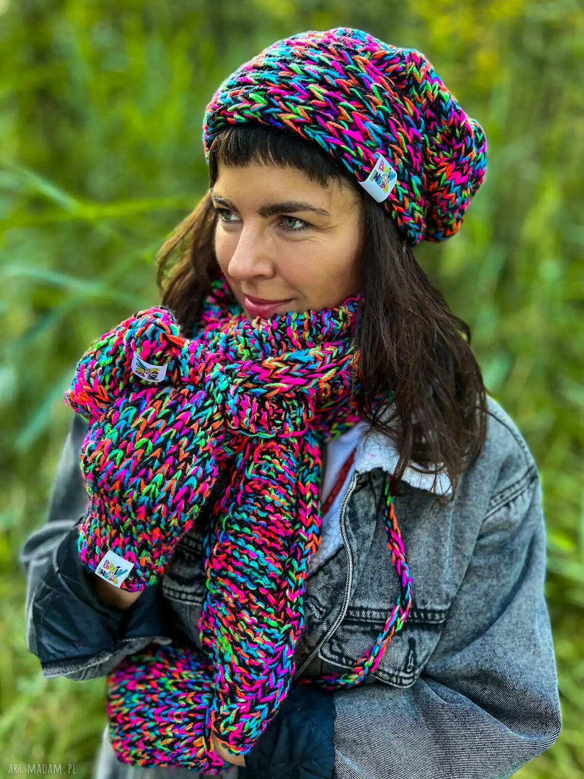 Luźna czapka merino 34% „Czarne kolorki” THIS IS IT - ręcznie robiona dla Ciebie