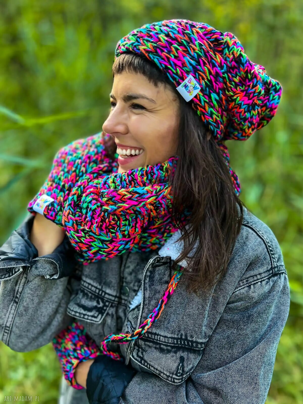 Luźna czapka merino 34% „Czarne kolorki” THIS IS IT - ręcznie robiona dla Ciebie