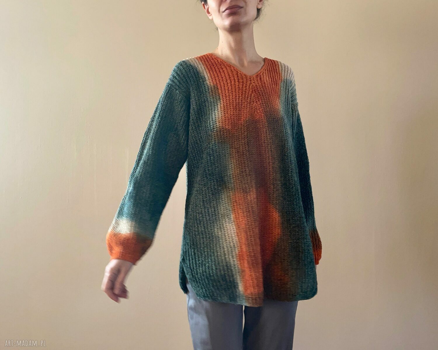 Luźny sweter grafit & pomarańcz - ręcznie barwiona dzianina naturalna (oversize)