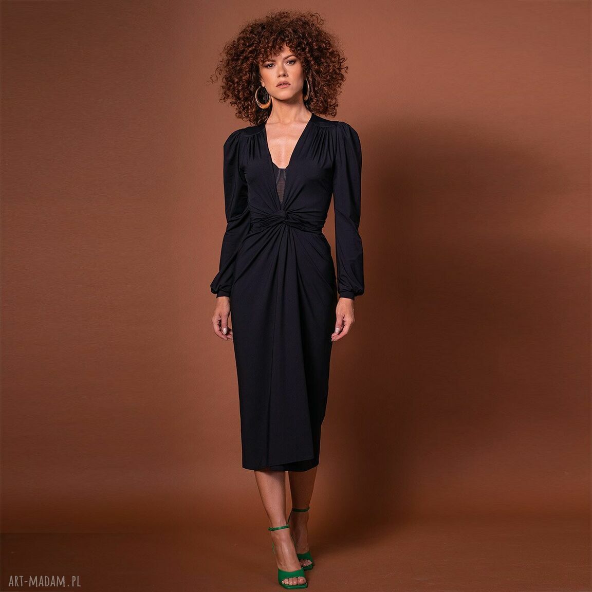 Madame - czarna sukienka kopertowa midi maxi