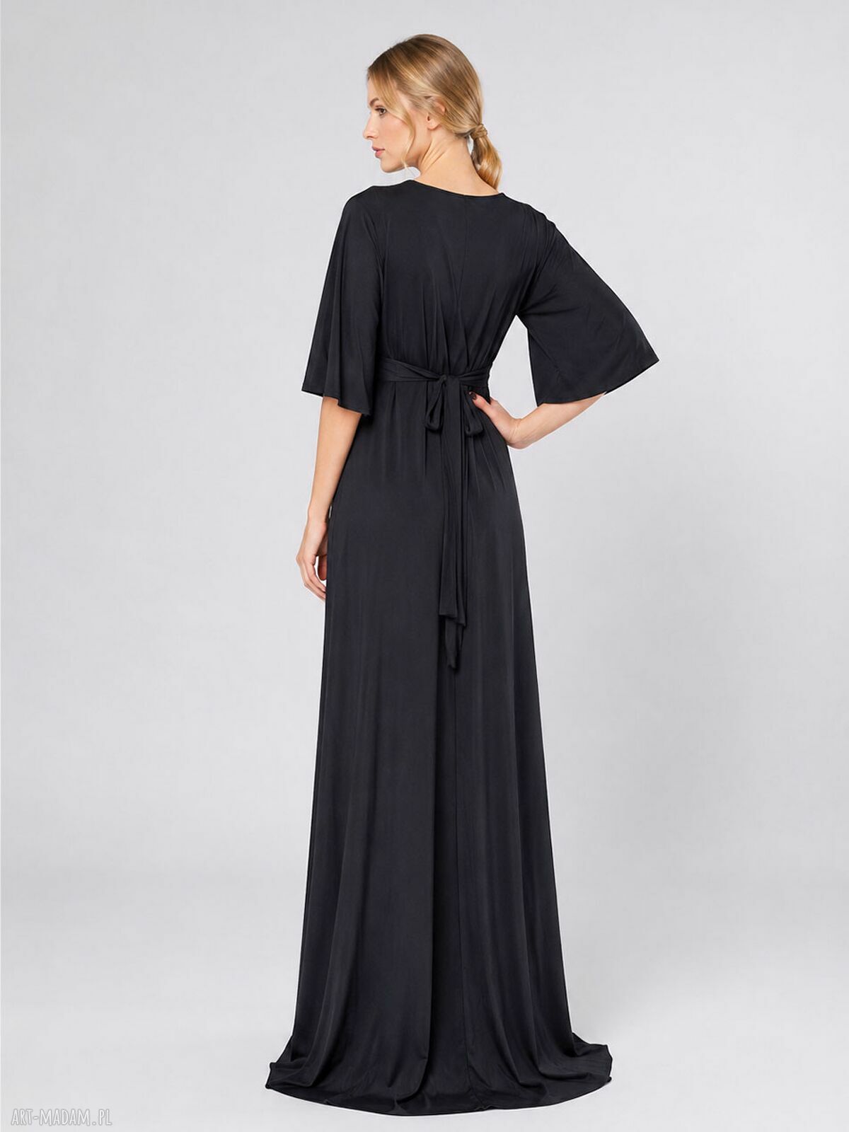 Czarna sukienka maxi Magdalena - elegancka, długa i oryginalna