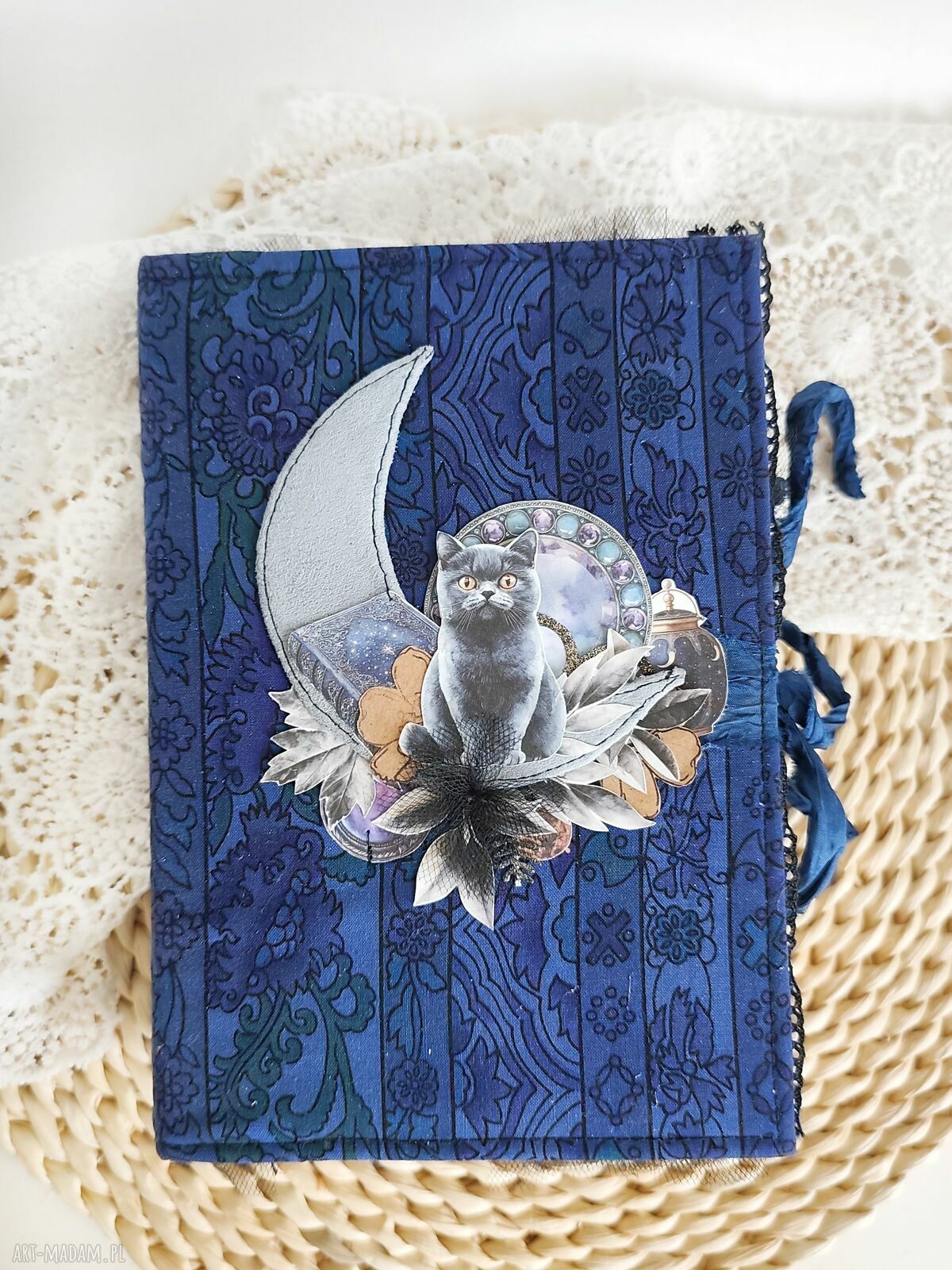 Magiczny junk journal A5 - ręcznie robiony notes fantasy z kotem i księżycem