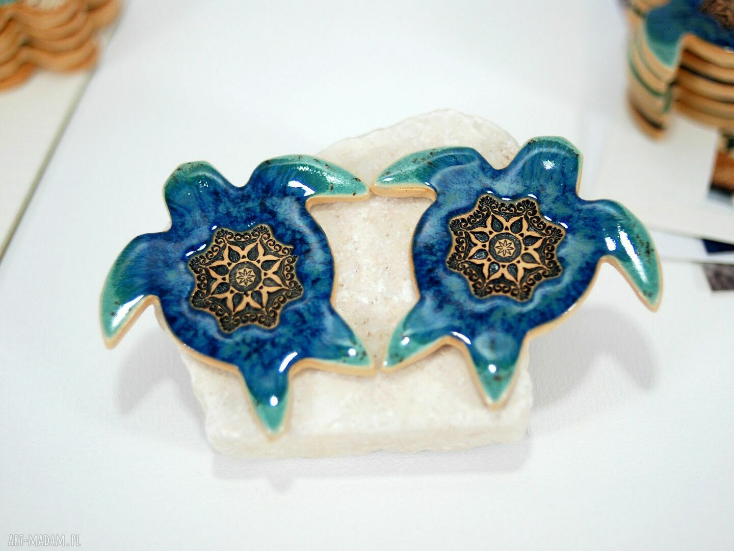 Ceramiczny magnes na lodówkę Żółw morski - ręcznie robiony