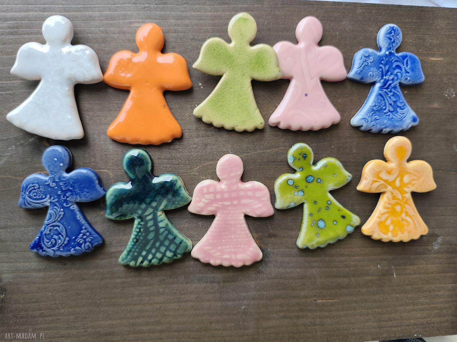 Magnesy ceramiczne aniołki - kolorowe podziękowanie dla gości