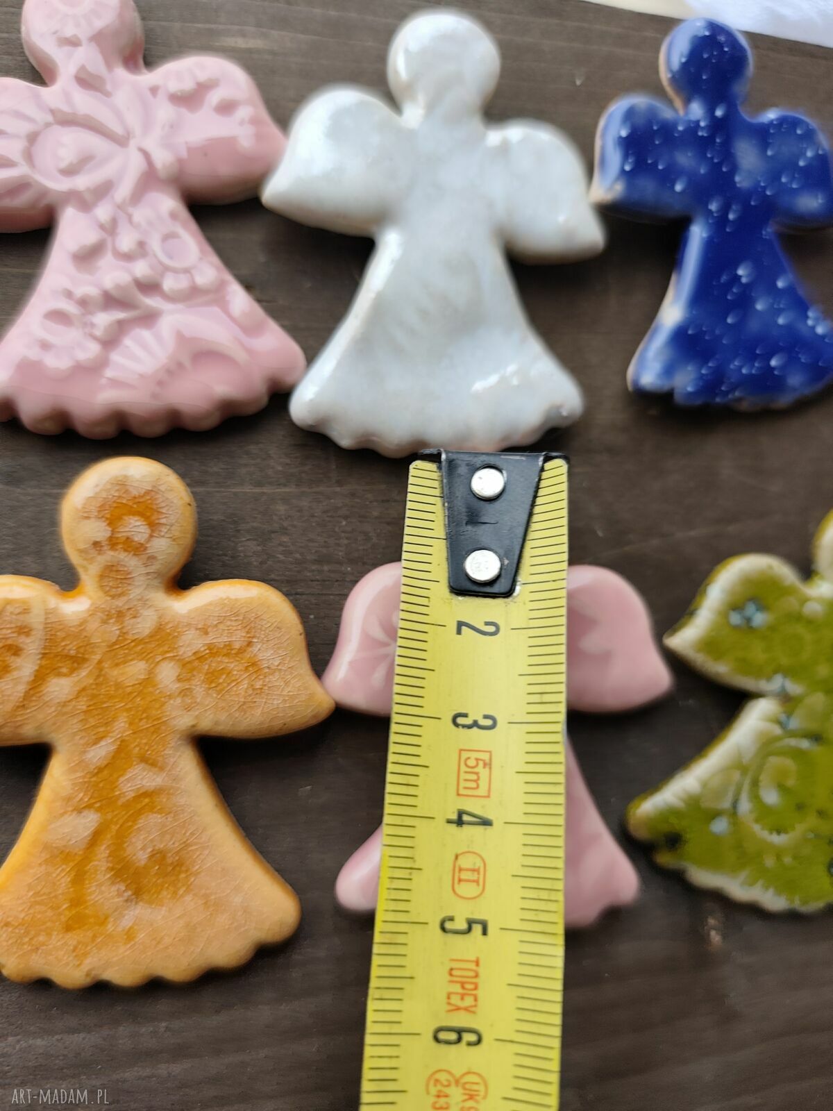 Magnesy ceramiczne aniołki - kolorowe podziękowanie dla gości