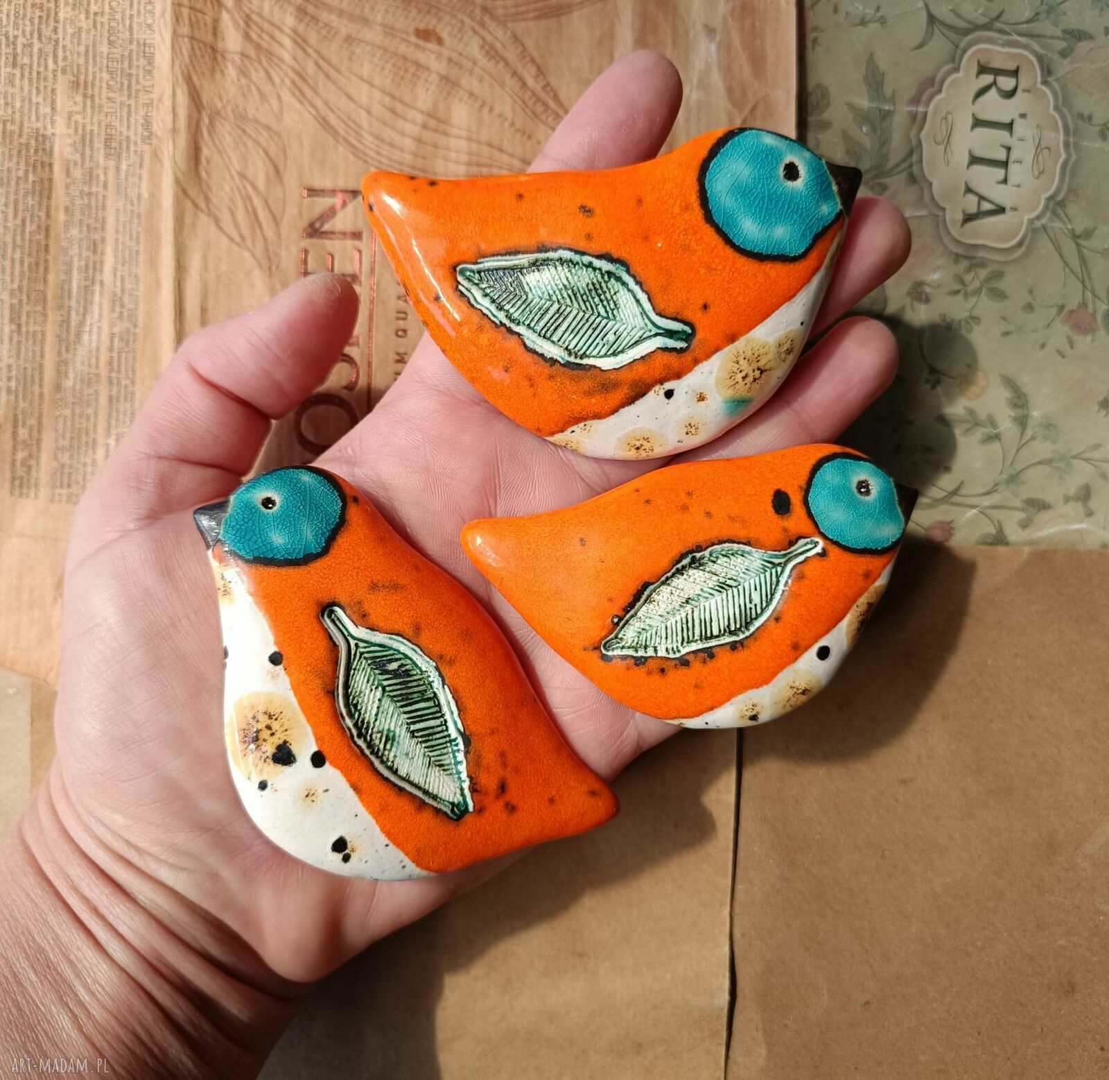 Oranżowe ceramiczne ptaszki - ręcznie robione magnesy na lodówkę