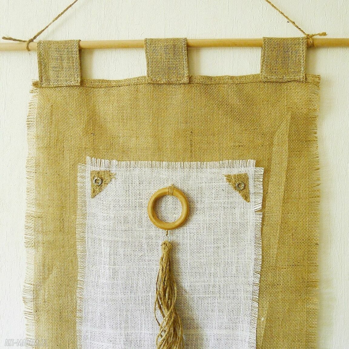 Makata ścienna wabi-sabi z juty, drewna i starej koronki