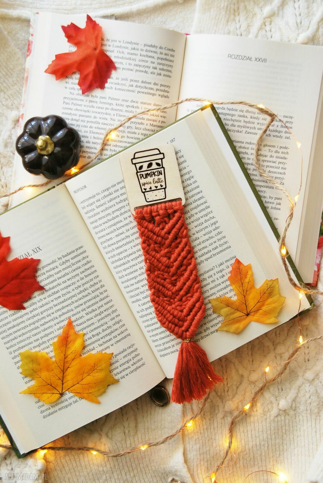 Makramowa zakładka do książki Pumpkin Spice Latte