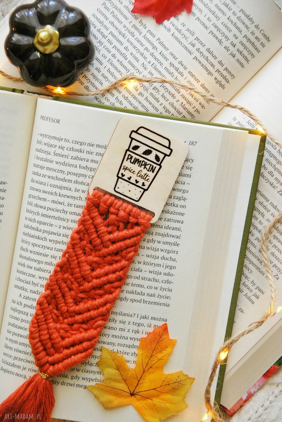 Makramowa zakładka do książki Pumpkin Spice Latte