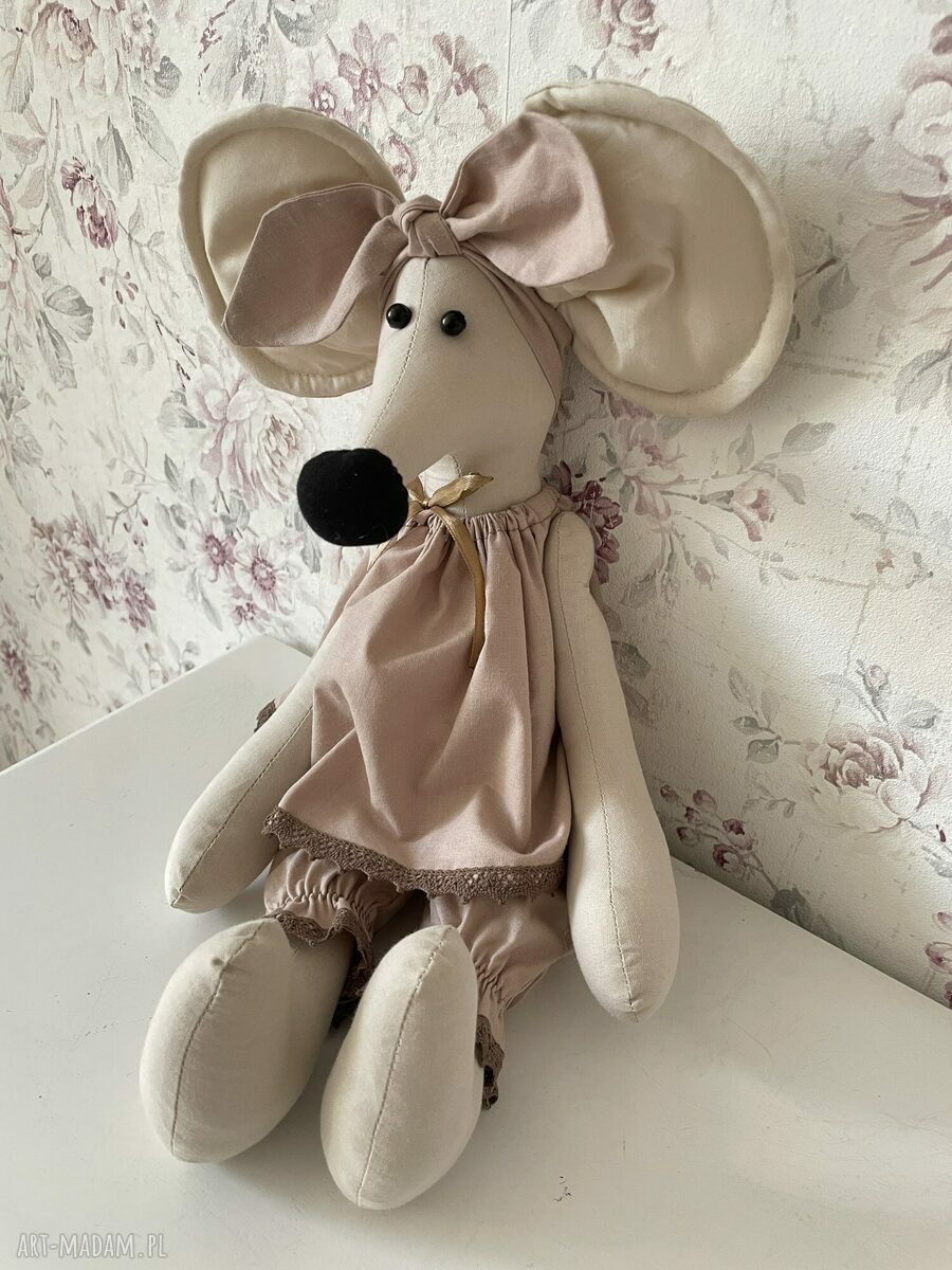 Mała myszka Pola 50 cm - przytulanka, która tworzy w pokoju dziecka domowy klimat