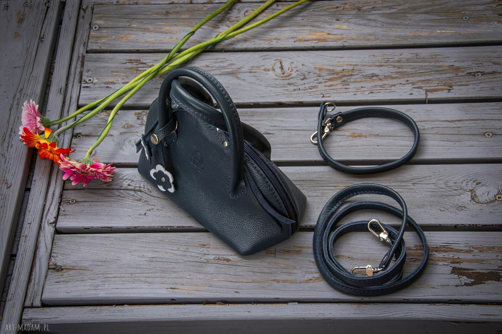 Mała granatowa torebka skórzana na ukos (crossbody) LadyBuQ Art