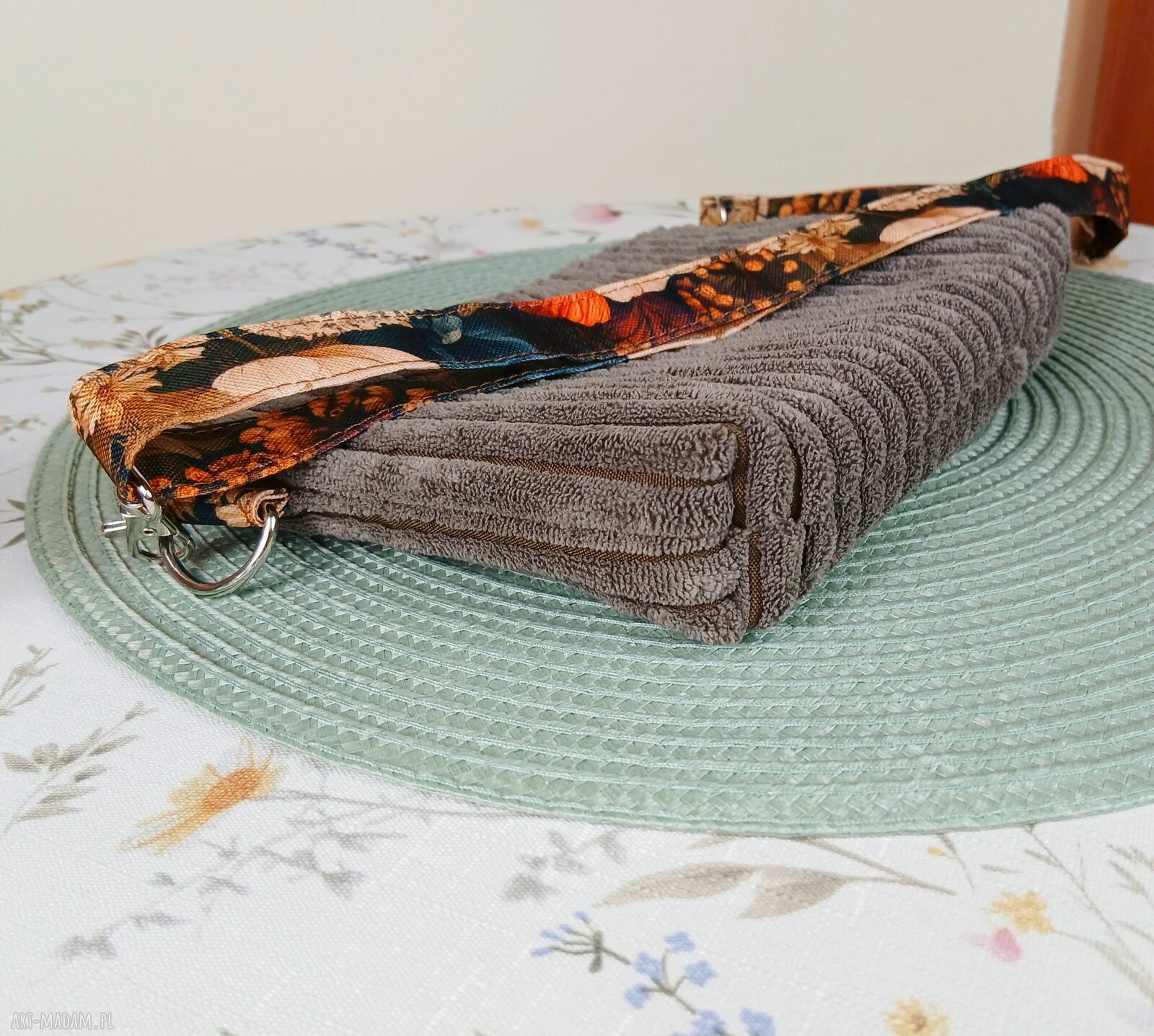 Mała brązowa nerka na biodro i na skos - handmade
