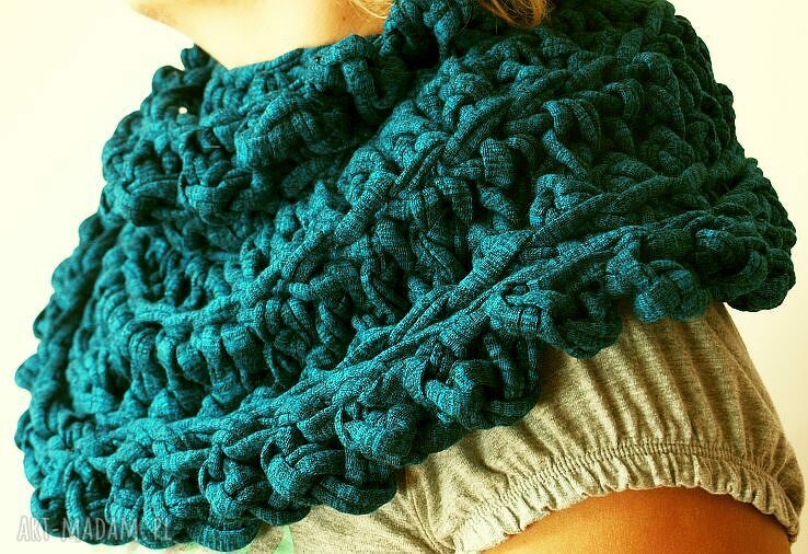 Malachitowy komin wielozadaniowy szal bolerko szydełkowy