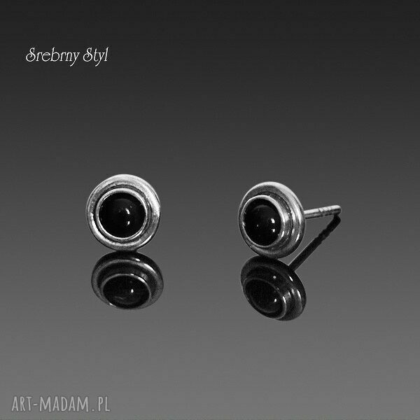 Małe czarne kolczyki z onyksu 4 mm w srebrze 925 - sztyfty