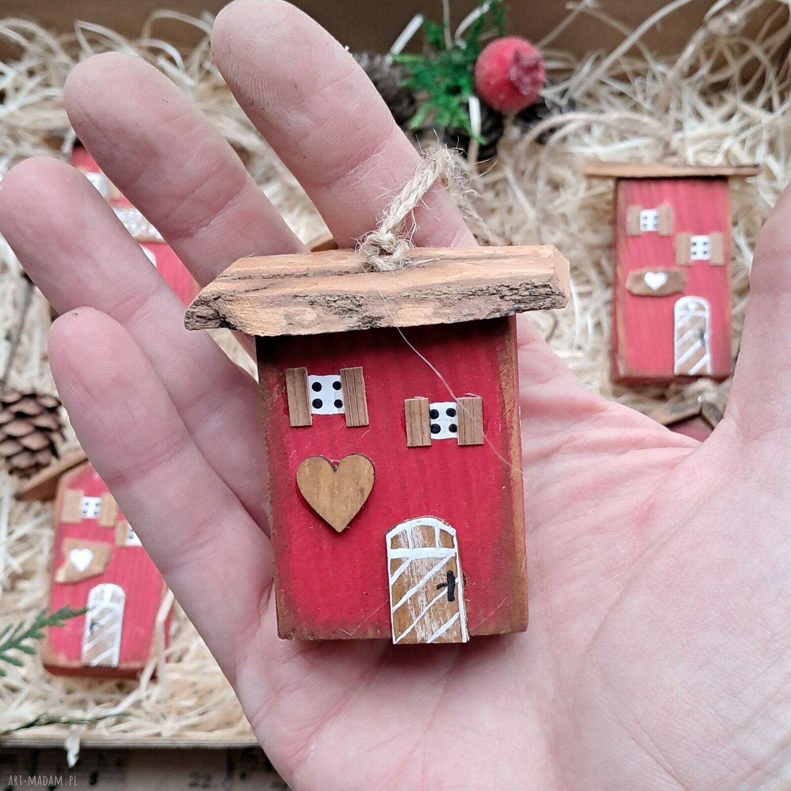 Ręcznie malowane małe domki do powieszenia - zestaw handmade do Twojego wnętrza