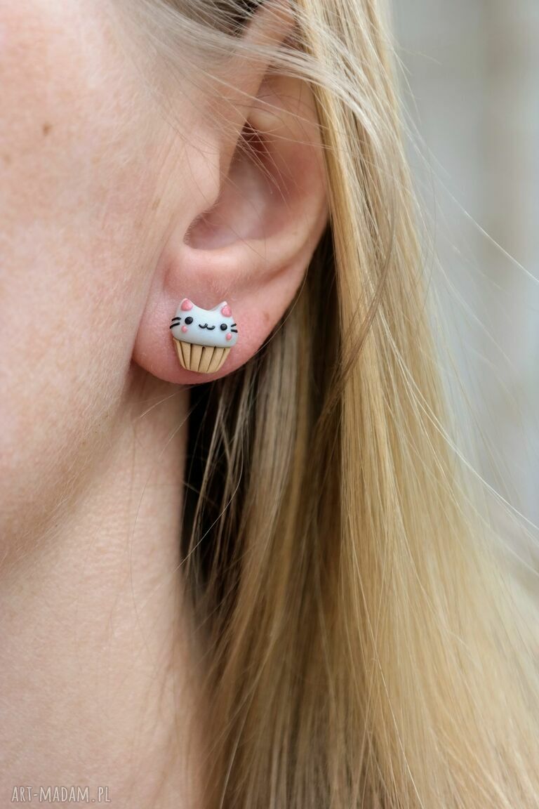 Maleńkie kolczyki Pusheen Kotki w babeczkach - modelina Fimo i lekkie wkrętki