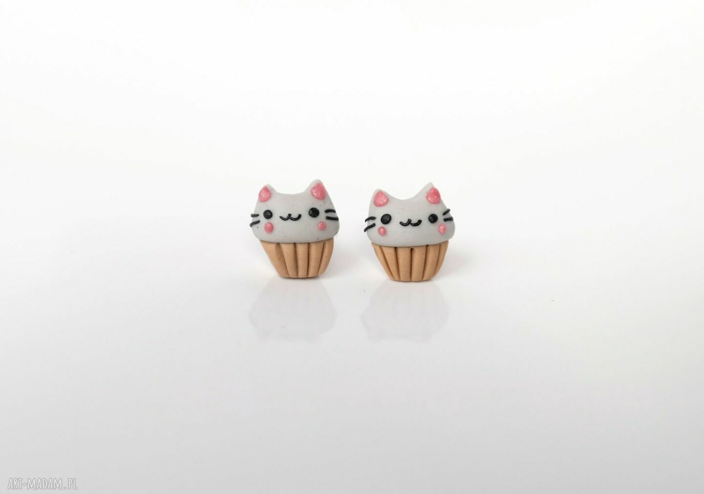 Maleńkie kolczyki Pusheen Kotki w babeczkach - modelina Fimo i lekkie wkrętki