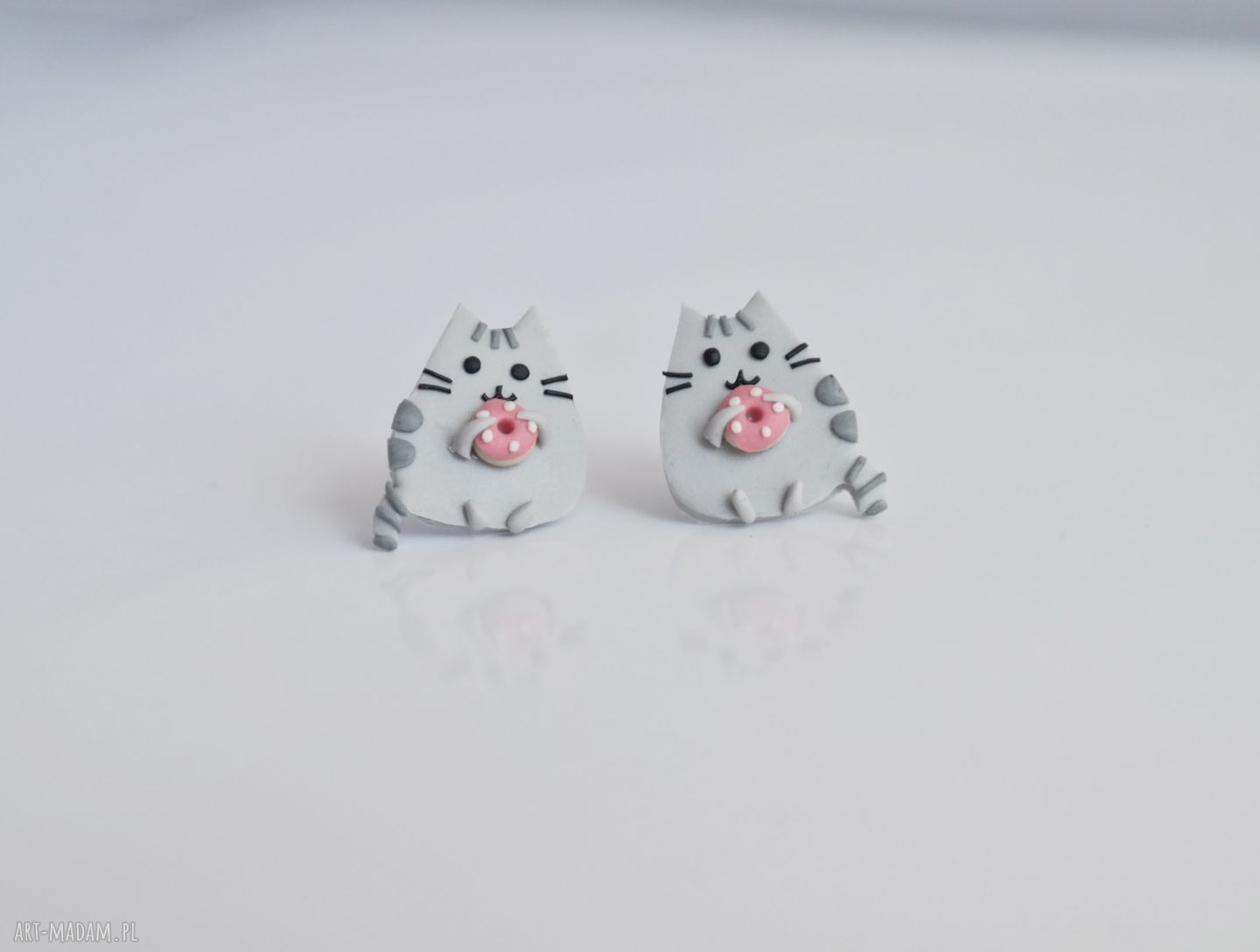 Małe kolczyki Pusheen uroczy prezent od art Madam.pl