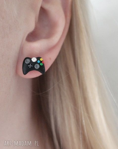Pady - maleńkie kolczyki wkrętki PlayStation i Xbox