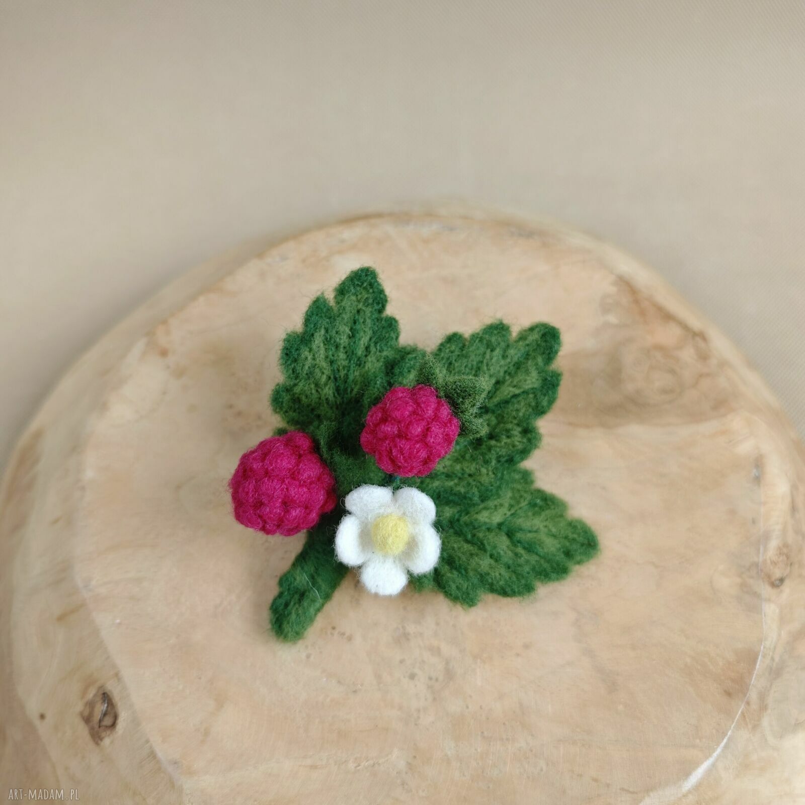 Malinowa broszka filcowana - ręcznie z wełny, ok. 10 cm