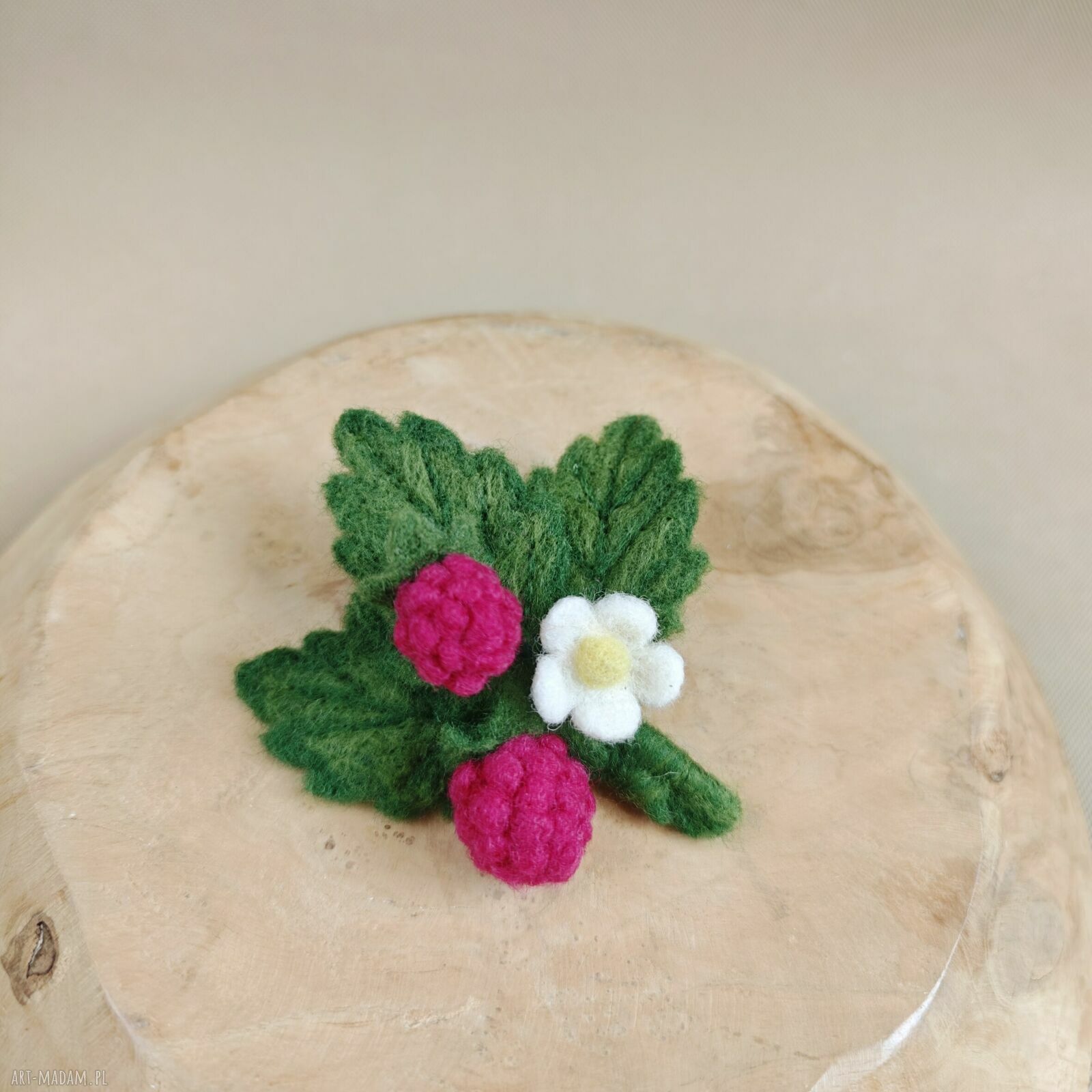 Malinowa broszka filcowana - ręcznie z wełny, ok. 10 cm