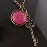 różowe wisior malowany medalion z kluczem