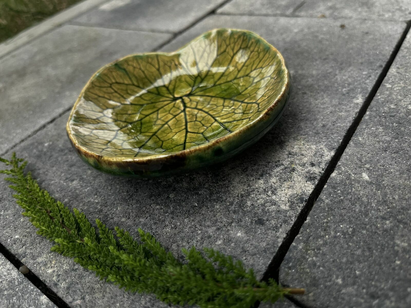 Ceramiczna miseczka mały łopian - dekoracyjny talerzyk na biżuterię
