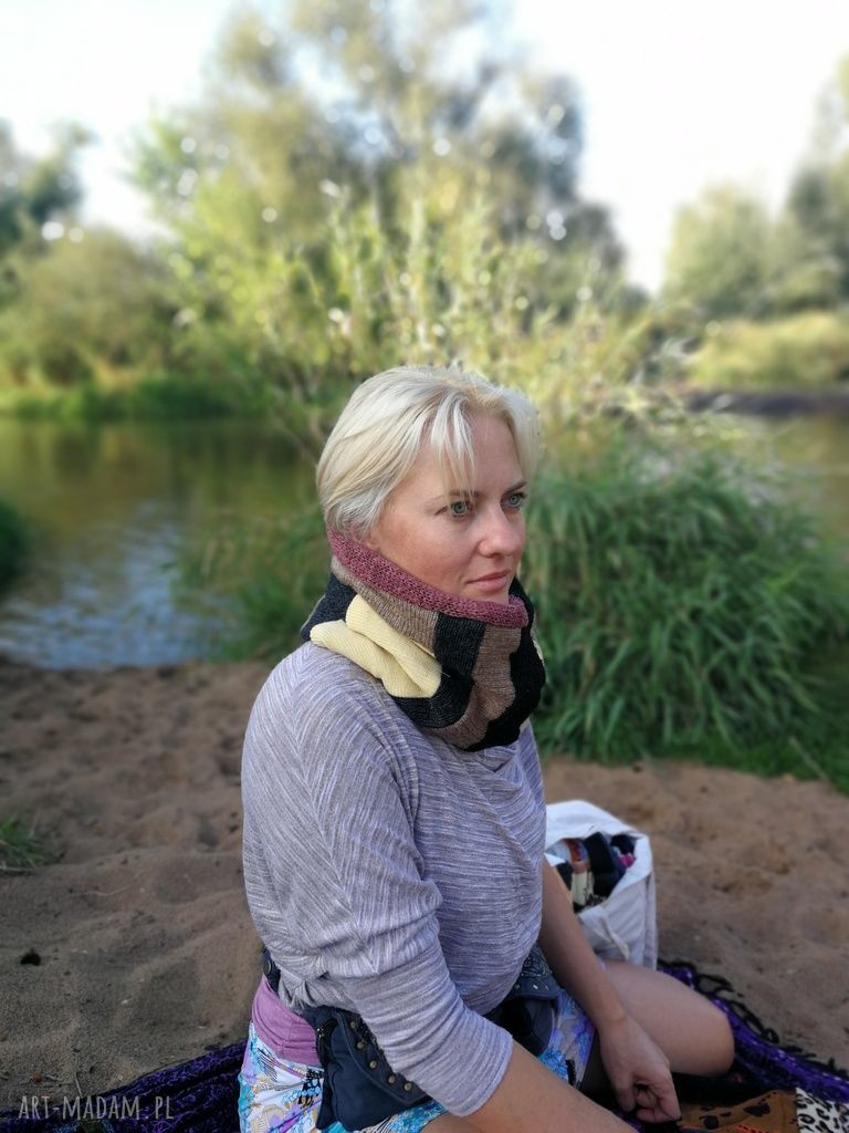 Mały, ciepły komin przy szyi - ręcznie szyty boho
