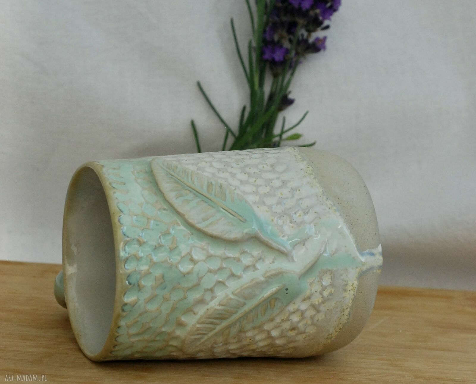 Mały kubek ceramiczny "Piórka" - ręcznie robiony z gliny