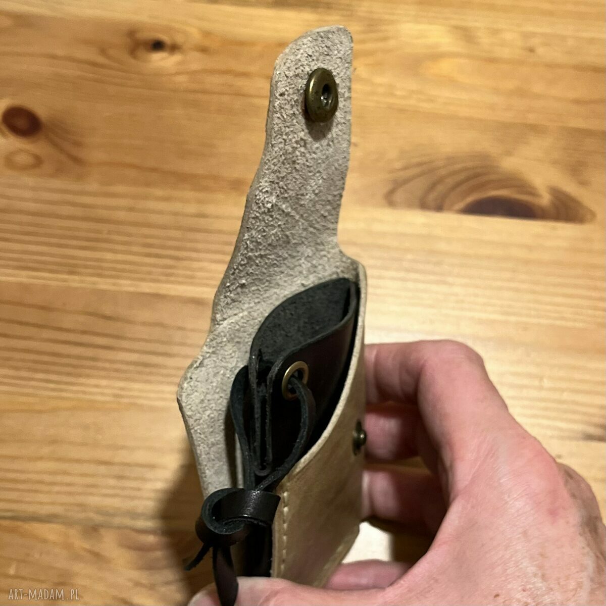 portfele: Mały portfel skórzany beżowo czarny ręcznie uszyty na karty. Autorskie