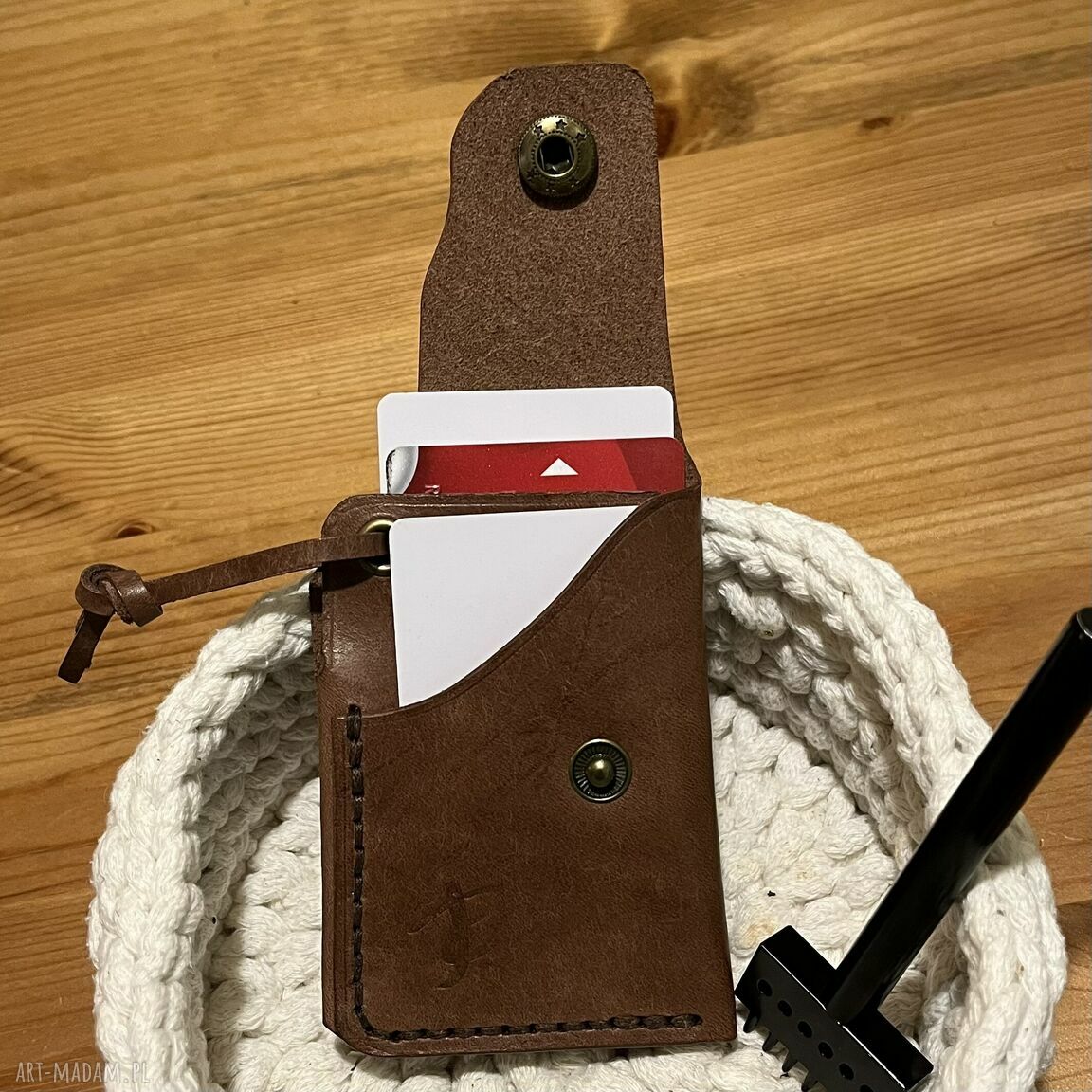 portfele: Mały portfel skórzany ciemno brązowy ręcznie uszyty na karty. Autorskie