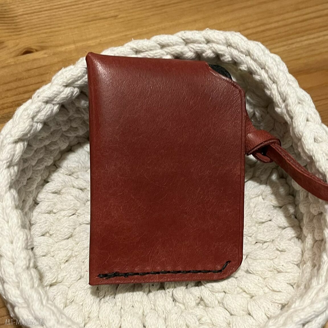 portfele: Mały portfel skórzany czerwono czarny ręcznie uszyty na karty. Autorskie