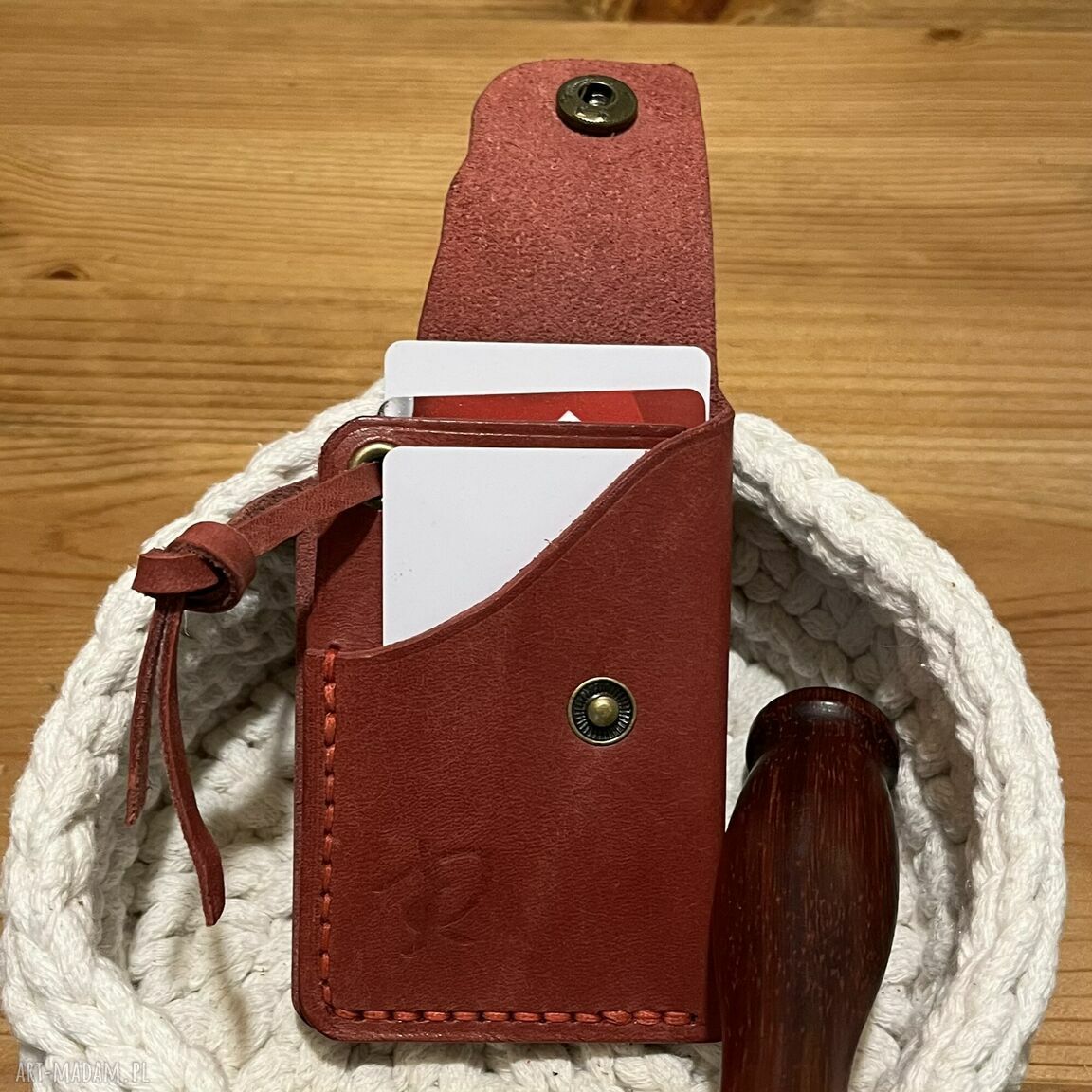 portfele: Mały portfel skórzany czerwony ręcznie uszyty na karty. Hand Made