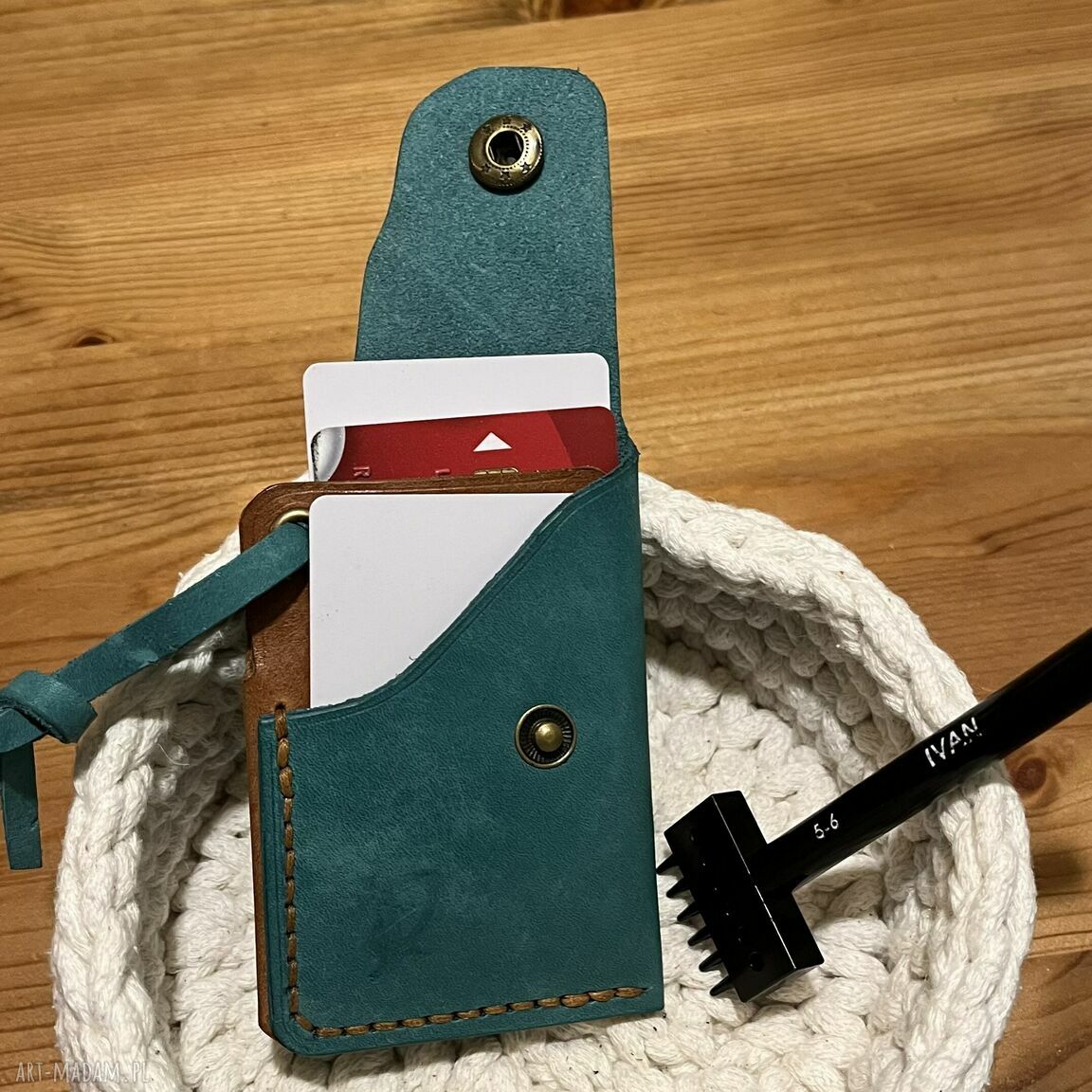 portfele: Mały portfel skórzany turkusowo brązowy ręcznie uszyty na karty. Autorskie