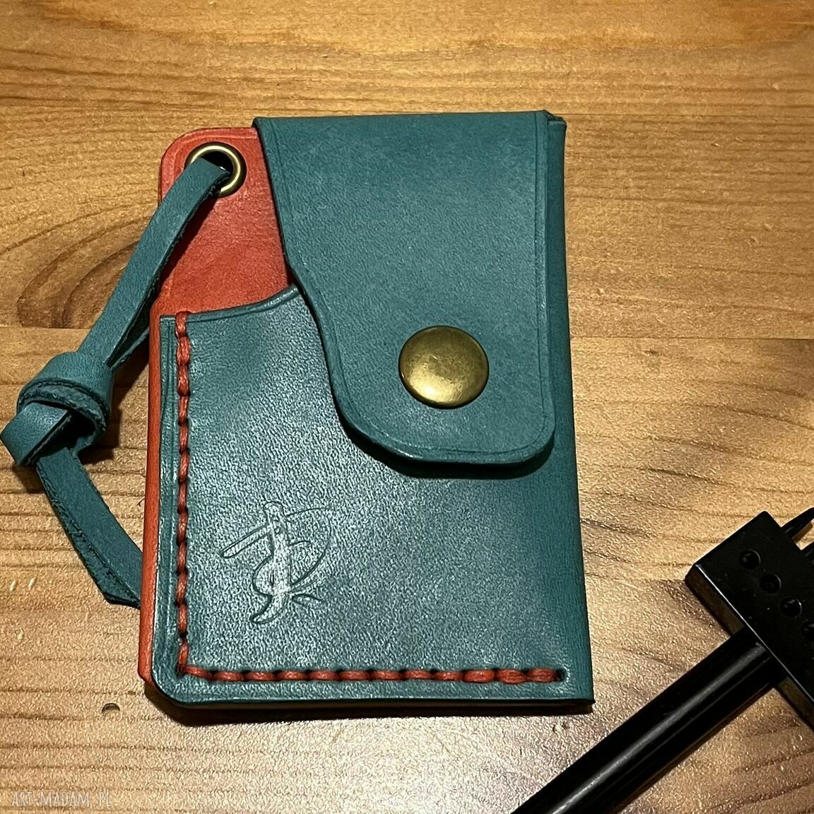 portfele: Mały portfel skórzany turkusowo czerwony ręcznie uszyty na karty - Autorskie