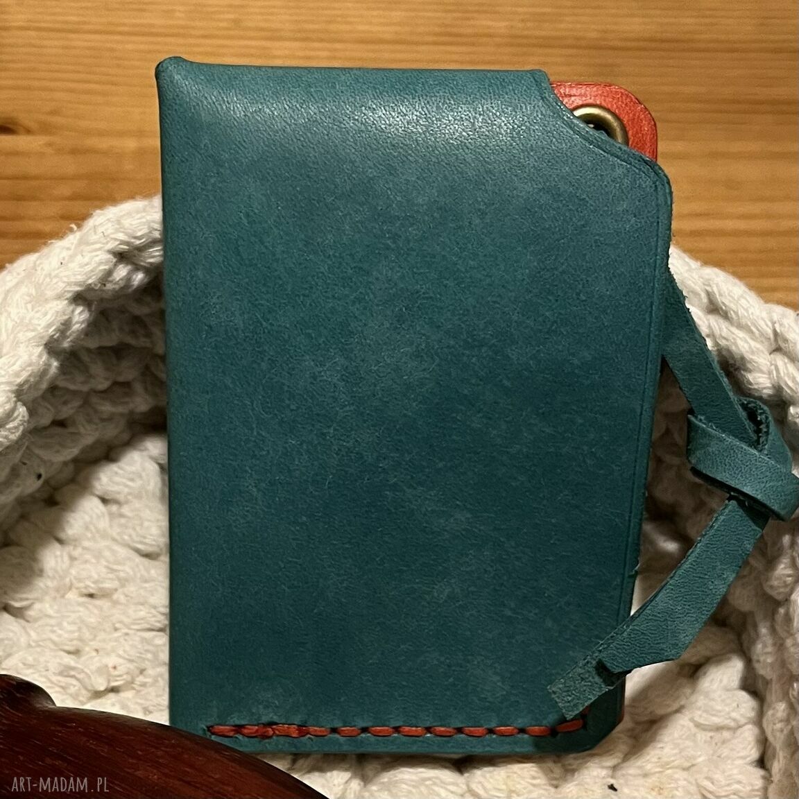 portfele: Mały portfel skórzany turkusowo czerwony ręcznie uszyty na karty - Autorskie